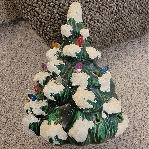 #Vintage 1970's #Ceramic Snow-Capped Mini #Christmas Tree 4.5" Tall - Picture 3 of 11